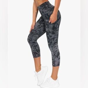 The Gym People - Women's Yoga Pants - Capris - Gray Marble, Size Small